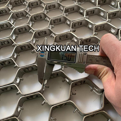 Sześciokątna siatka metalowa typu L 1,5 × 20 mm × 45 mm do podszewki ogniotrwałej